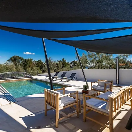 In Kroatien Mit Pool Und Meerblick Villa Ravni